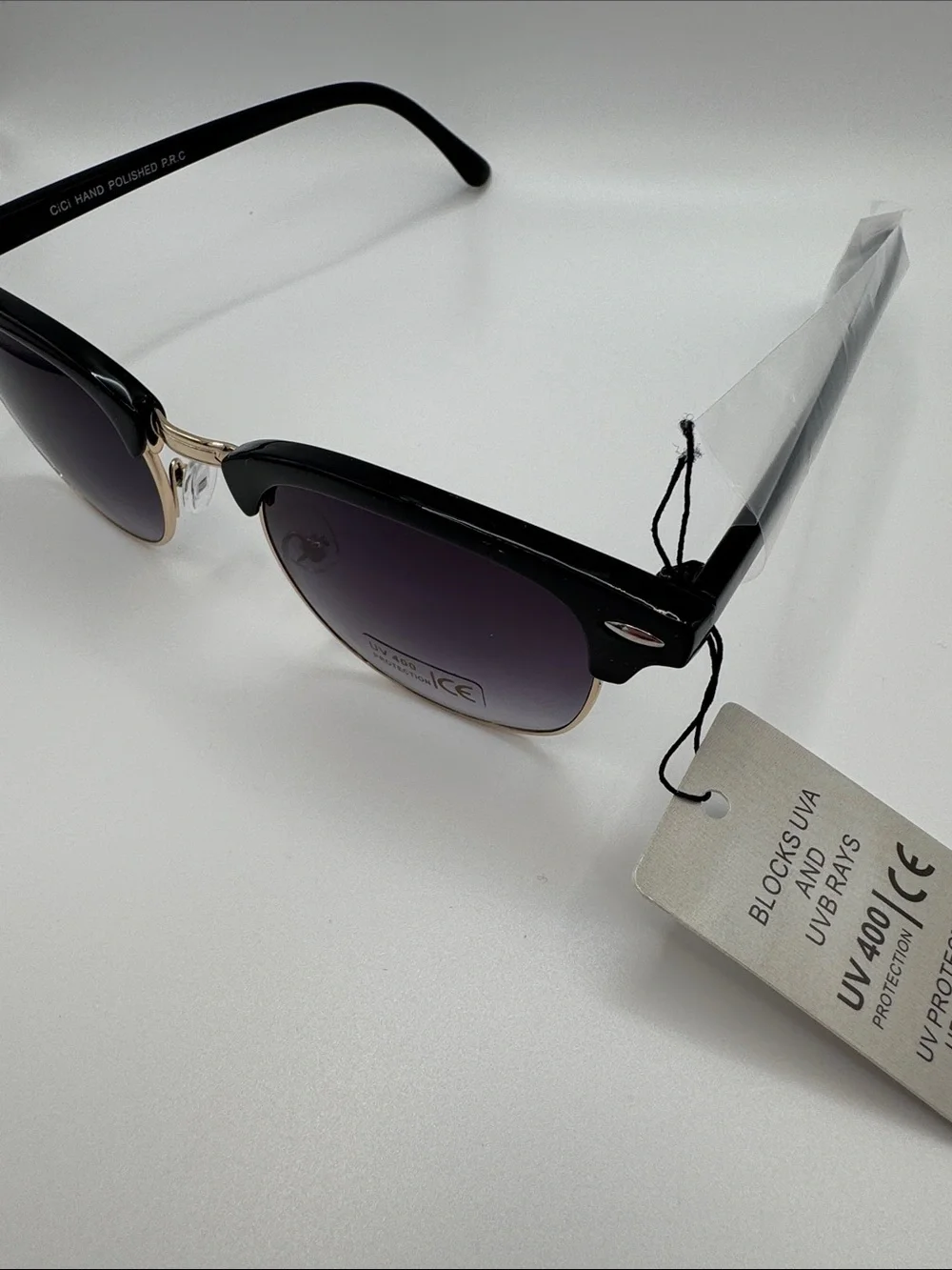 Classic Black and Gold Men's Sunglasses with Gradient Lenses